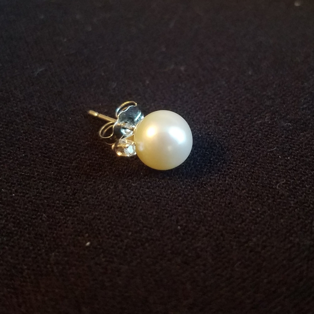 Pearl and Diamond Earrings in 14k White Gold